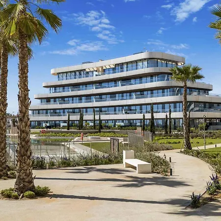 Διαμέρισμα Vivi Homes - Sunrise Pool, Sauna, Gym, Terrace & Sea View Τορρεμολίνος