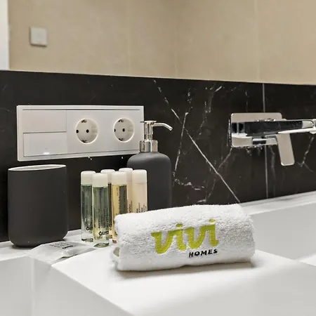 Vivi Homes - Sunrise Pool, Sauna, Gym, Terrace & Sea View Апартаменти