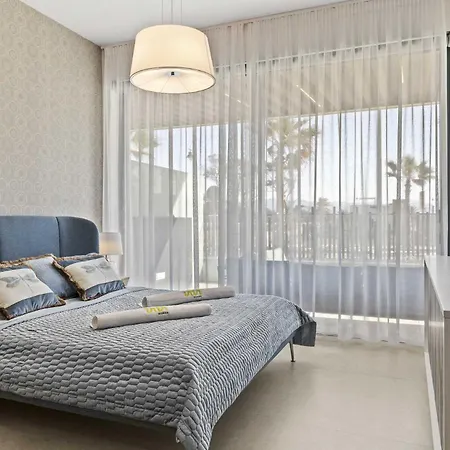 公寓 Vivi Homes - Sunrise Pool, Sauna, Gym, Terrace & Sea View *