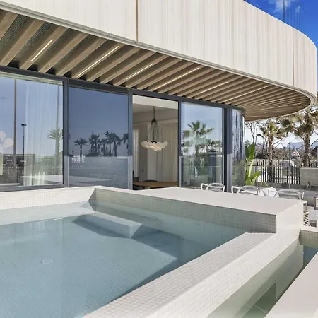 公寓 Vivi Homes - Sunrise Pool, Sauna, Gym, Terrace & Sea View 托雷莫利诺斯