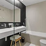 Vivi Homes - Sunrise Pool, Sauna, Gym, Terrace & Sea View *
