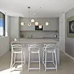Vivi Homes - Sunrise Pool, Sauna, Gym, Terrace & Sea View Apartment